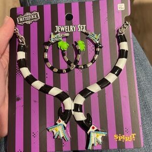 NWT Bettlejuice Sandworm jewelry set Spirit Halloween necklace & earrings